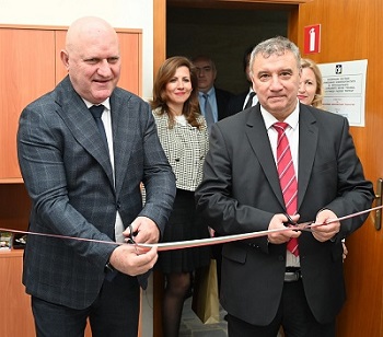 Министърът на образованието и науката и ректорът проф. д-р Димитър Димитров откриха Център за иновативни образователни технологии в УНСС